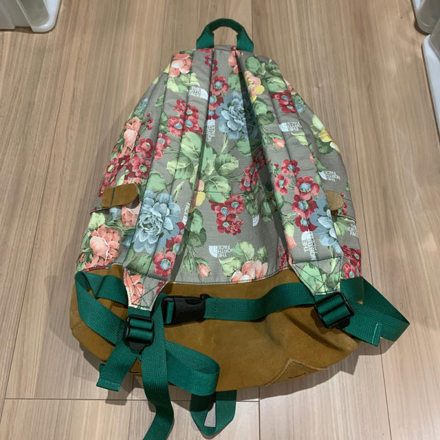 THE NORTH FACE(ザノースフェイス)のノースフェイスパープルレーベル　バックパック　花柄 レディースのバッグ(リュック/バックパック)の商品写真