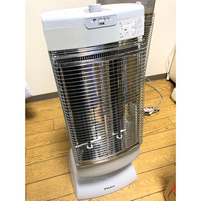 DAIKIN(ダイキン)のDAIKIN ダイキン 遠赤外線暖房機 セラムヒート ERFT11US-W スマホ/家電/カメラの冷暖房/空調(電気ヒーター)の商品写真