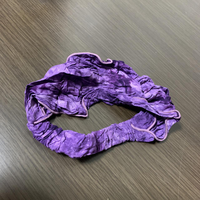 ヘアバンド　紫 レディースのヘアアクセサリー(ヘアバンド)の商品写真