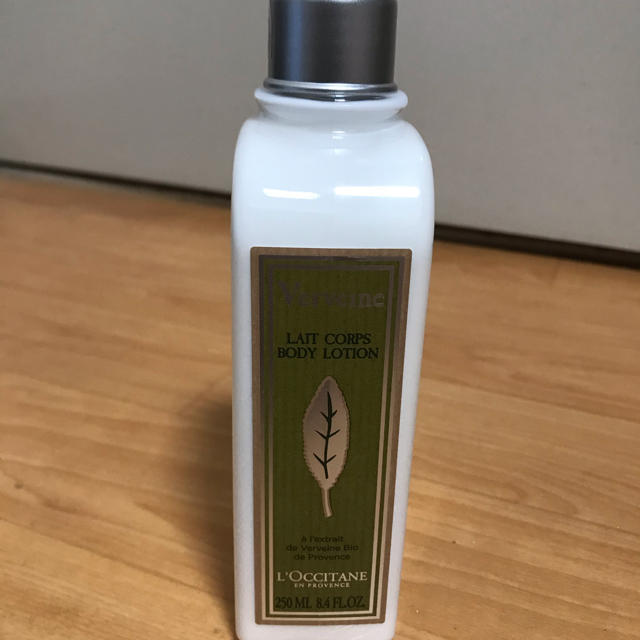 L'OCCITANE(ロクシタン)のロクシタン　ヴァーベナ ボディローション 250ml 新品未使用 コスメ/美容のボディケア(ボディローション/ミルク)の商品写真