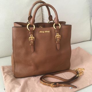 ミュウミュウ(miumiu)の【美品】ミュウミュウ  マドラス 2way トートバック　ショルダーバック(ハンドバッグ)