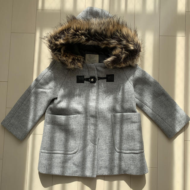 ZARA KIDS(ザラキッズ)のZARA ガールズ コート 110センチ グレー キッズ/ベビー/マタニティのキッズ服女の子用(90cm~)(コート)の商品写真