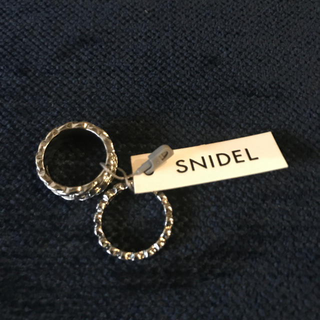 SNIDEL(スナイデル)のSNIDEL♡chili様♡シルバーカラーリング♡大小2個セット新品タグ付 レディースのアクセサリー(リング(指輪))の商品写真