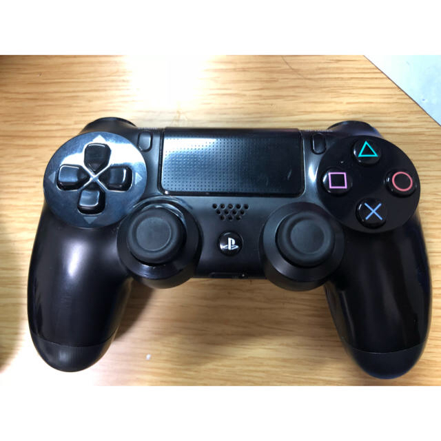 PlayStation4(プレイステーション4)の『純正』プレステ4コントローラー エンタメ/ホビーのゲームソフト/ゲーム機本体(家庭用ゲーム機本体)の商品写真