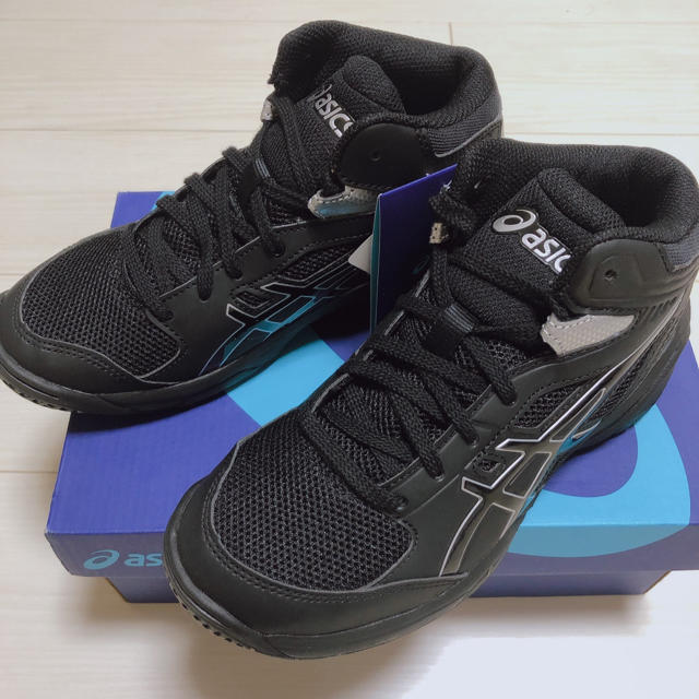 asics(アシックス)の【タグ付き新品】asics DUNKSHOT MB8 ブラック 22.0 スポーツ/アウトドアのスポーツ/アウトドア その他(バスケットボール)の商品写真