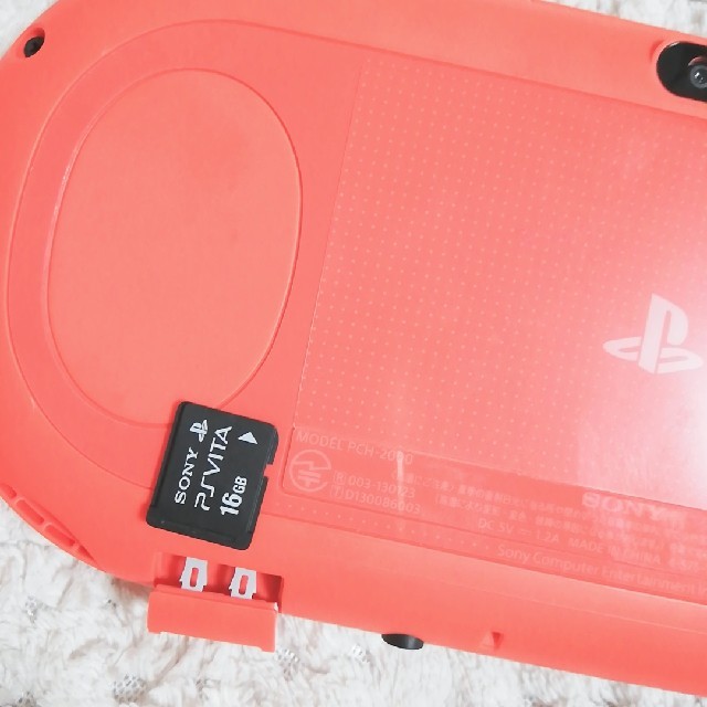 SONY(ソニー)のPSVita エンタメ/ホビーのゲームソフト/ゲーム機本体(携帯用ゲーム機本体)の商品写真