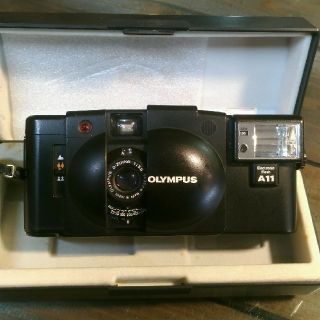 オリンパス(OLYMPUS)のオリンパス　XA2　A11　ケース付き(フィルムカメラ)