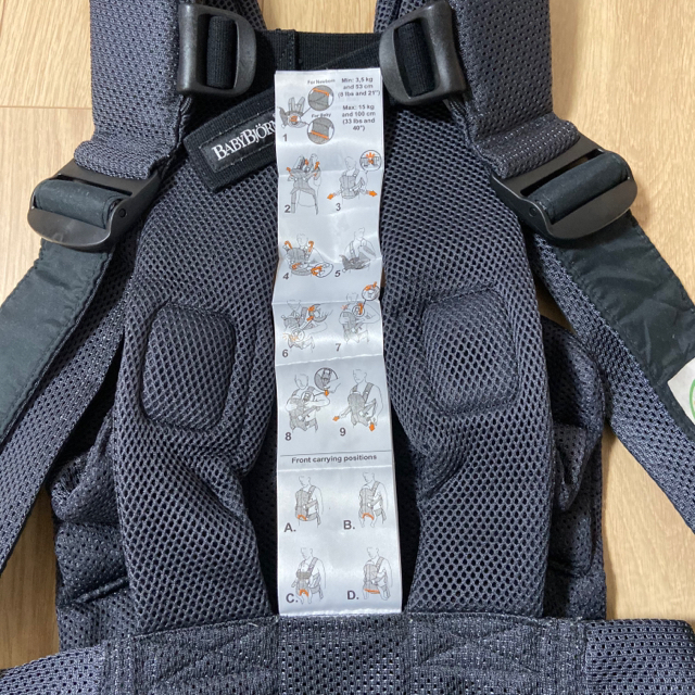 BABYBJORN(ベビービョルン)の＊値下げ＊美品＊ベビービョルン ベビーキャリアone+Airよだれパットセット キッズ/ベビー/マタニティの外出/移動用品(抱っこひも/おんぶひも)の商品写真