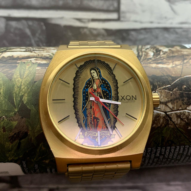 状態は写真を参考にしてくださいnixon santa cruz 腕時計 ゴールド 状態は写真を参考にしてくださいnixon santa cruz 腕時計 ゴールド
