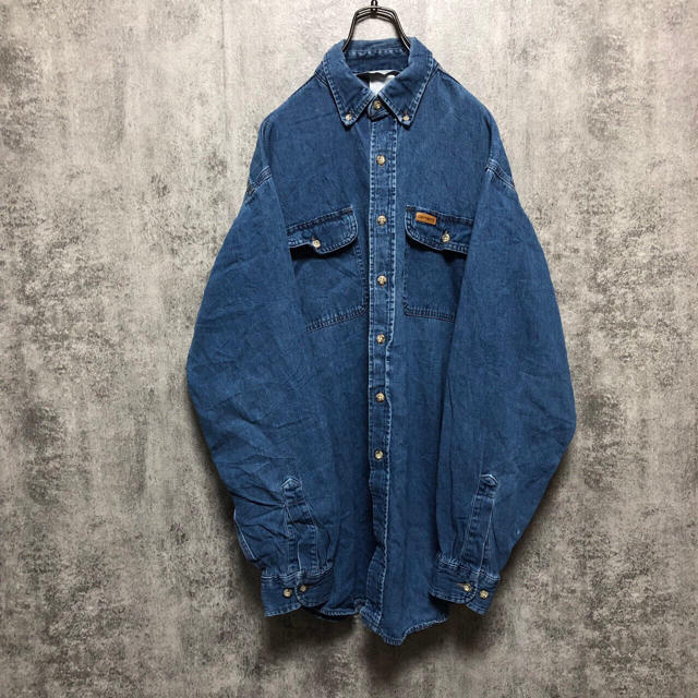 carhartt(カーハート)の【hiroko様専用☆】カーハート☆レザーロゴ入りワークデニムシャツ メンズのトップス(シャツ)の商品写真