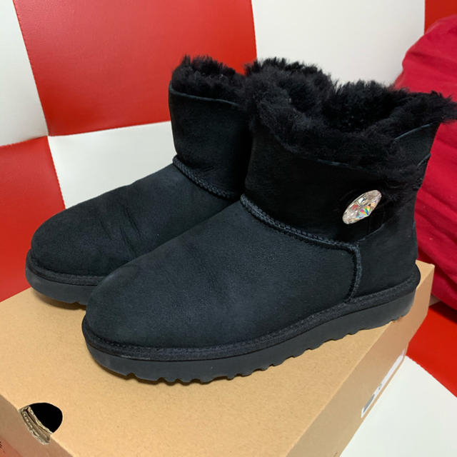 UGG ミニベイリーボタンブリング