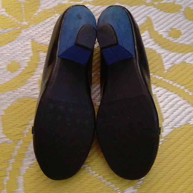 ORiental TRaffic(オリエンタルトラフィック)の黒エナメル×青スエード パンプス レディースの靴/シューズ(ハイヒール/パンプス)の商品写真