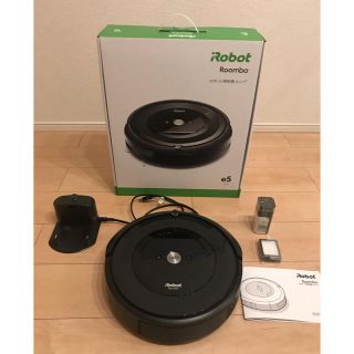 アイロボット(iRobot)のルンバe5(掃除機)