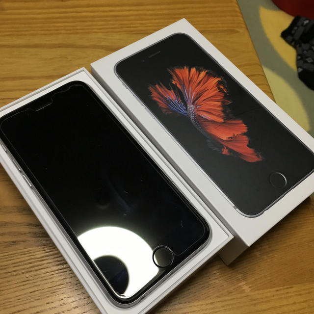 Apple(アップル)のi phone6s 64G スマホ/家電/カメラのスマートフォン/携帯電話(スマートフォン本体)の商品写真