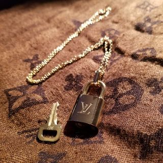 ルイヴィトン(LOUIS VUITTON)の【正規品】南京錠　ネックレス　No.307(ネックレス)