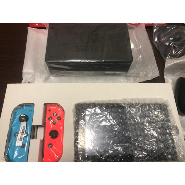 Nintendo Switch (L) ネオンブルー(R) ネオンレッド