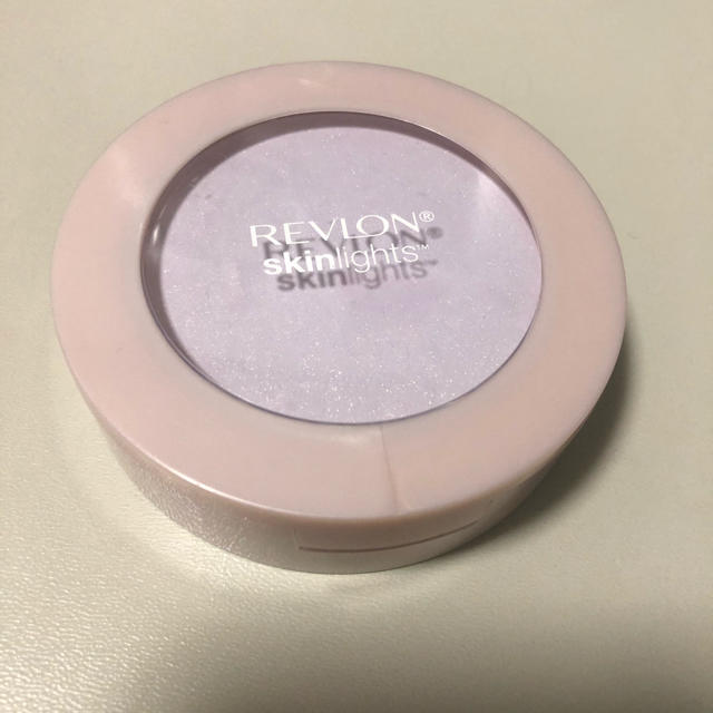 REVLON(レブロン)のレブロン　　プレストパウダー コスメ/美容のベースメイク/化粧品(フェイスパウダー)の商品写真