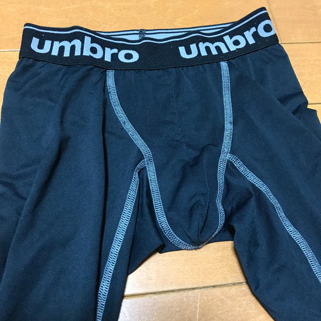 UMBRO(アンブロ)の【150・美品】umbro ボーイズ　レギンス　黒　フットサル キッズ/ベビー/マタニティのキッズ服男の子用(90cm~)(下着)の商品写真