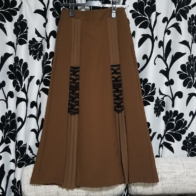 Ameri VINTAGE(アメリヴィンテージ)のLACE UP LITTLE PLEATS SKIRT レディースのスカート(ロングスカート)の商品写真