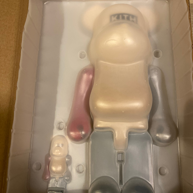 Supreme(シュプリーム)のKith Bearbrick 100% 400% Set エンタメ/ホビーのフィギュア(その他)の商品写真