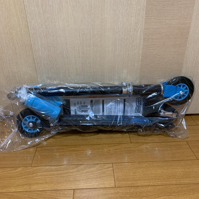 【新品】キックスクーター　キッズ　ブルー エンタメ/ホビーのテーブルゲーム/ホビー(三輪車/乗り物)の商品写真