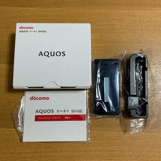 docomo ＡＱＵＯＳ　ケータイ　ＳＨ-02Ｌ携帯電話本体