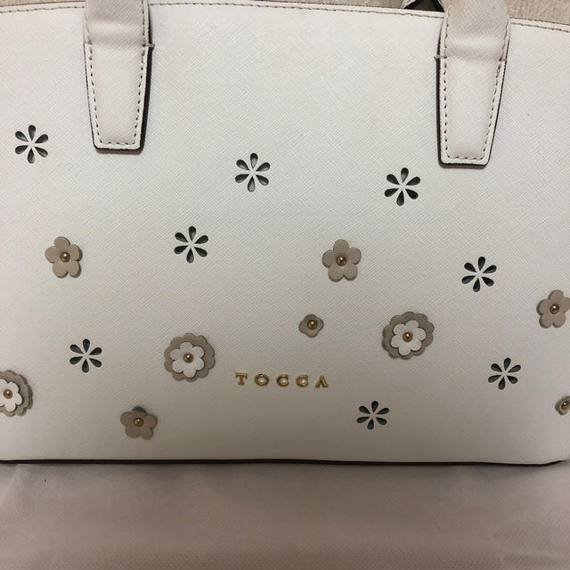 TOCCA(トッカ)のTOCCA白ハンドバッグ レディースのバッグ(ハンドバッグ)の商品写真