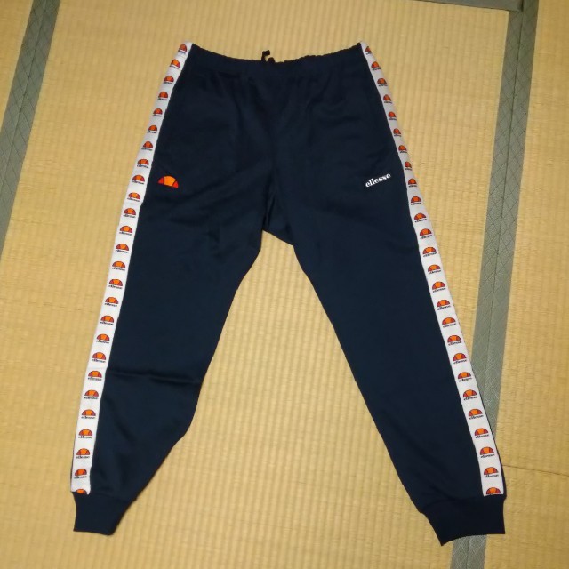 ellesse(エレッセ)のellesse（エレッセ）トレーニングジャージ上下　メンズ　Lサイズ　未使用 メンズのトップス(ジャージ)の商品写真