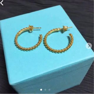 ティファニー(Tiffany & Co.)のティファニー　ツイスト　ピアス　ゴールド(ピアス)