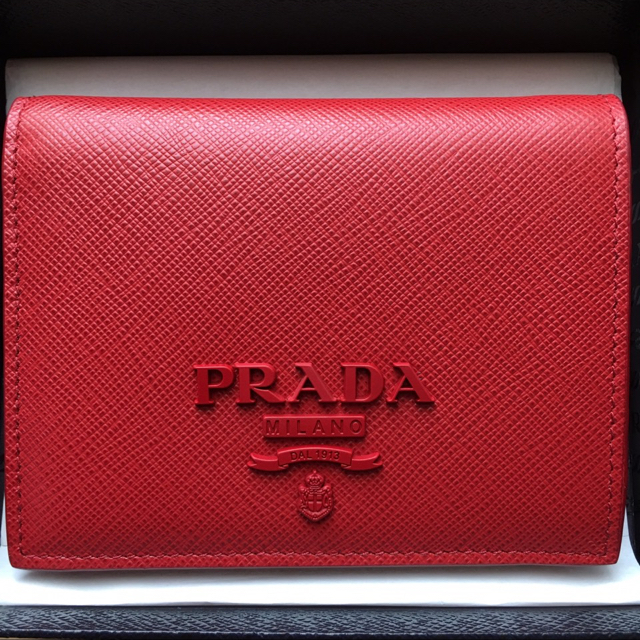 PRADA折り財布