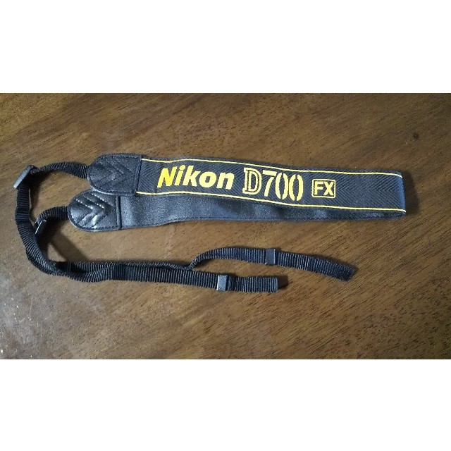 Nikon(ニコン)のNikon D700 ストラップ スマホ/家電/カメラのカメラ(デジタル一眼)の商品写真