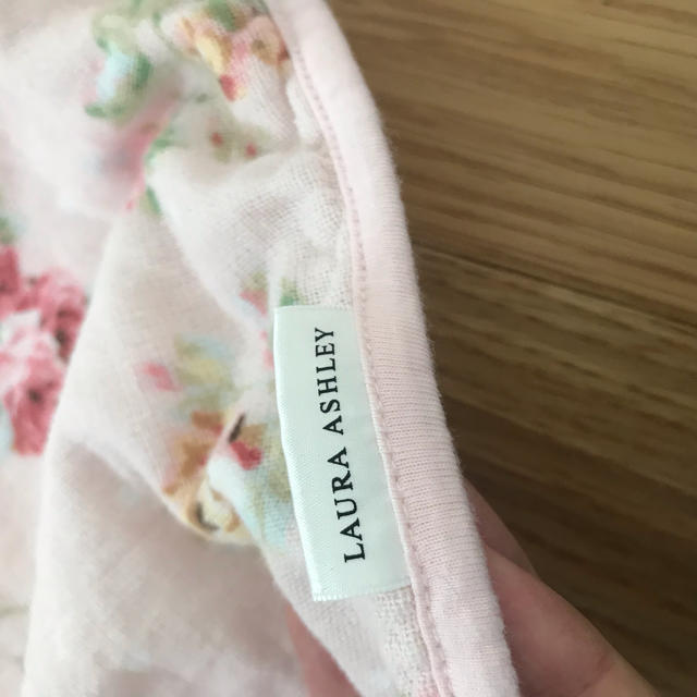 LAURA ASHLEY(ローラアシュレイ)のローラアシュレイおくるみ 女の子 キッズ/ベビー/マタニティのこども用ファッション小物(おくるみ/ブランケット)の商品写真