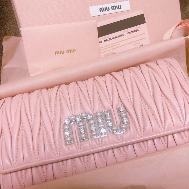 Miu Miu ミュウミュウ　クリスタル マテラッセ　レザー  長財布　ピンク