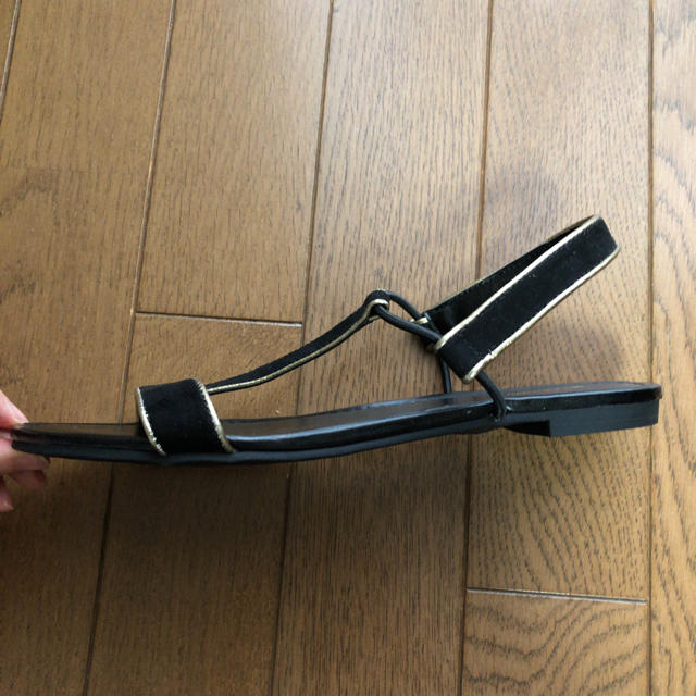 フラットサンダル   黒 36.5 レディースの靴/シューズ(サンダル)の商品写真