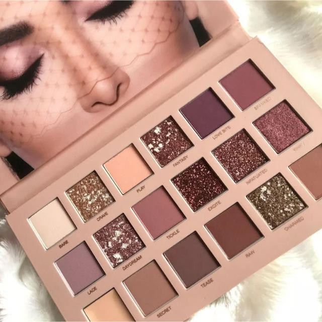 HUDA BEAUTY NUDE アイシャドウ パレット