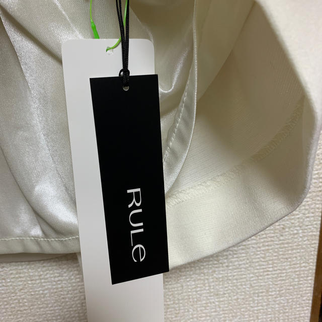 dinos(ディノス)の新品未使用タグ付フレア-スカ-ト(オフホワイト) レディースのスカート(ひざ丈スカート)の商品写真