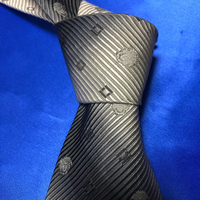 Gianni Versace(ジャンニヴェルサーチ)の【ほぼ未使用】ジャンニ ヴェルサーチ　ネクタイ メンズのファッション小物(ネクタイ)の商品写真