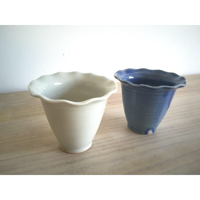 青白陶磁器の皿と花瓶セット すべっ 青白陶磁器の皿と花瓶セット すべっ
