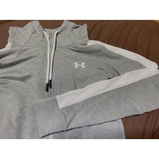 アンダーアーマー(UNDER ARMOUR)のアンダーアーマー　パーカー(パーカー)