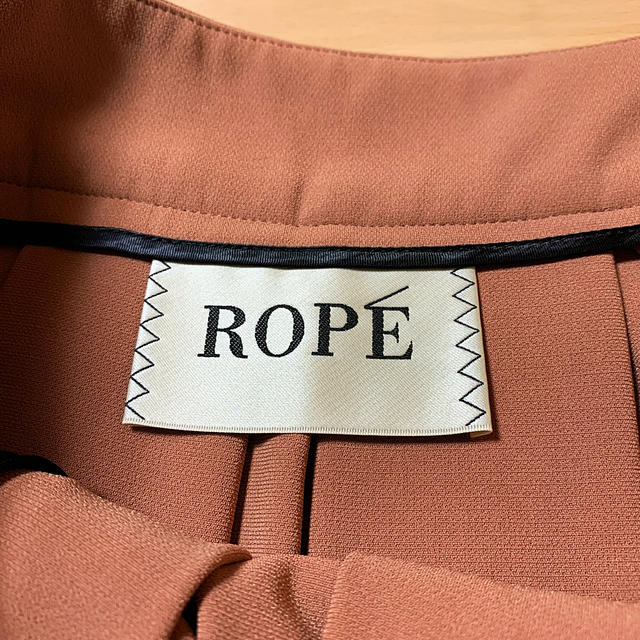 ROPE’(ロペ)の【ROPE】ピンクベージュ フレアスカート レディースのスカート(ひざ丈スカート)の商品写真