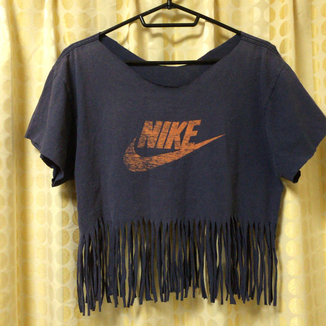 NIKE(ナイキ)のNIKEフリンジTシャツ レディースのトップス(Tシャツ(半袖/袖なし))の商品写真