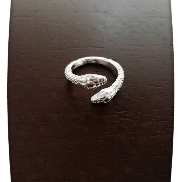 蛇リング】新品 フリーサイズ 指輪 メンズ レディース ペアリング スネーク の通販 by ☆a-z-s☆'s shop｜ラクマ