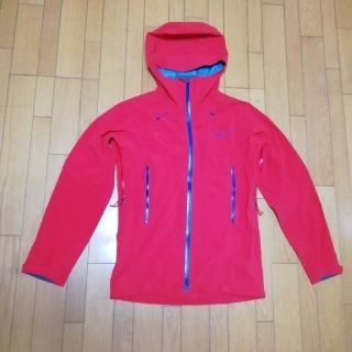 パタゴニア(patagonia)のパタゴニアガルヴァナイズド・ジャケット　新品未使用(登山用品)