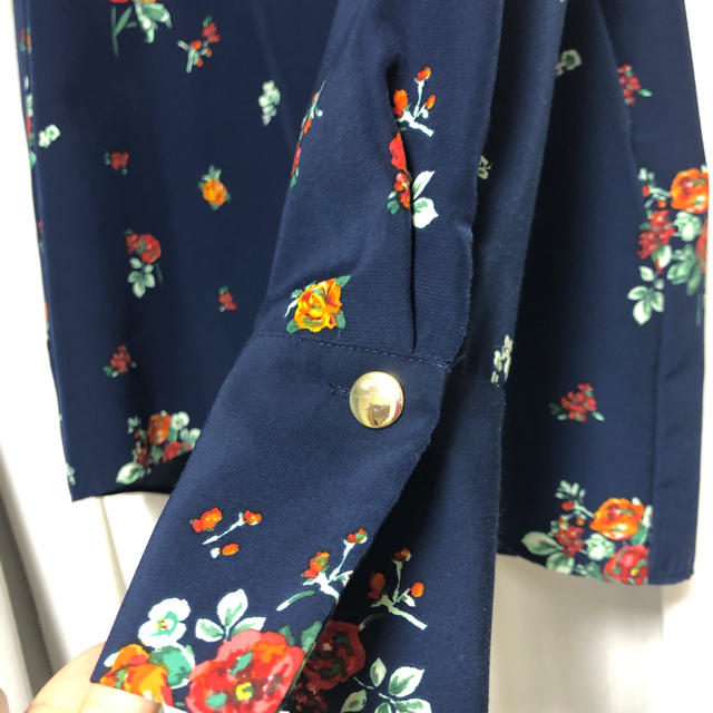 ZARA(ザラ)の花柄シャツ レディースのトップス(シャツ/ブラウス(長袖/七分))の商品写真