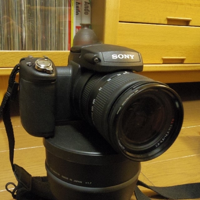 デジタルスチルカメラ Cyber-shot DSC-R1 本体と専用オプション-