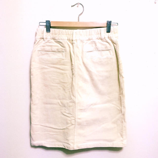 w closet(ダブルクローゼット)のクリーム色 タイトスカート レディースのスカート(ひざ丈スカート)の商品写真