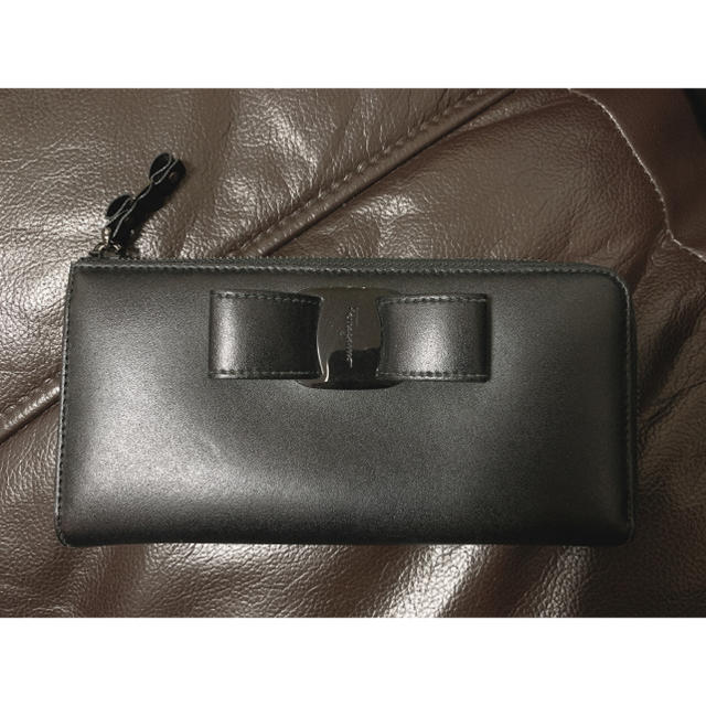 Ferragamo(フェラガモ)のフェラガモ　黒　長財布 レディースのファッション小物(財布)の商品写真