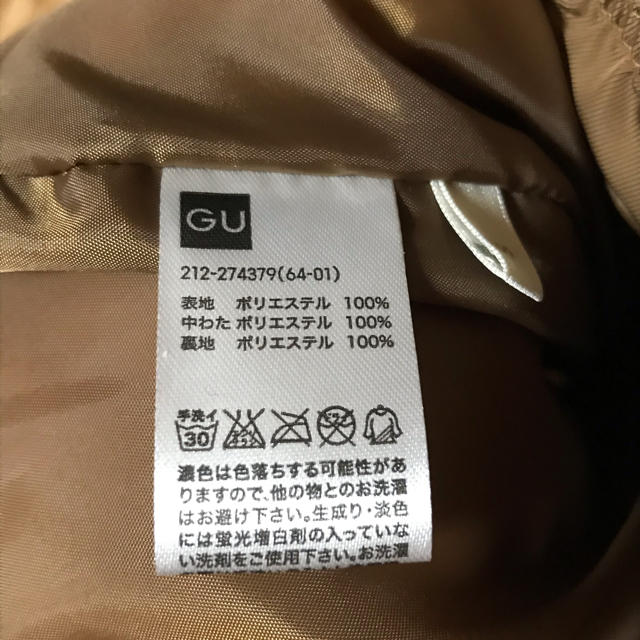 GU(ジーユー)のGU中綿ベスト　ゴールドボタン　キャメル レディースのジャケット/アウター(ダウンベスト)の商品写真