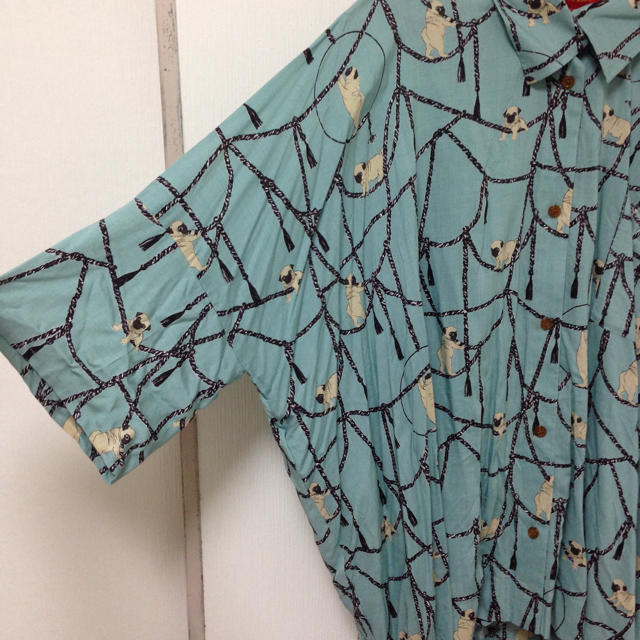 Vivienne Westwood(ヴィヴィアンウエストウッド)の新品タグつき♡ロングシャツ♡パグシリーズ レディースのトップス(シャツ/ブラウス(長袖/七分))の商品写真
