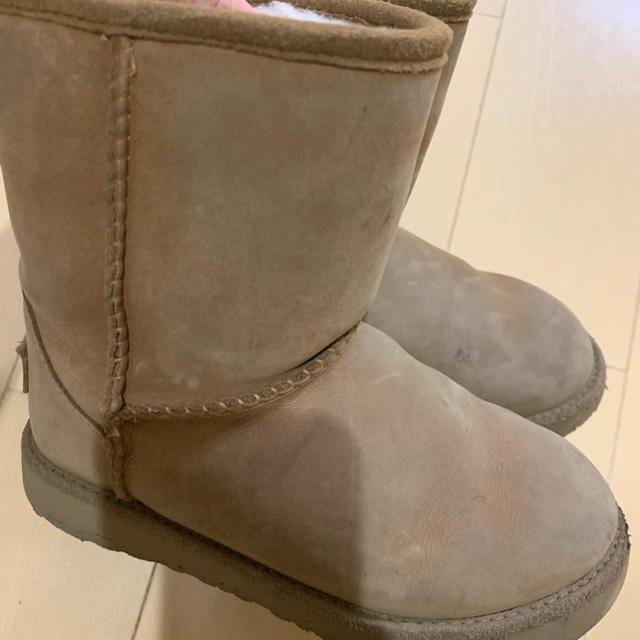 UGG(アグ)の専用になります。購入しないで下さい キッズ/ベビー/マタニティのキッズ靴/シューズ(15cm~)(ブーツ)の商品写真